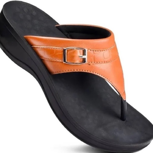 aerothotic Shoes - Nwt AEROTHOTIC Arch Support Flip Flips MIRAGE PLATFORM SANDALS Tan 7
